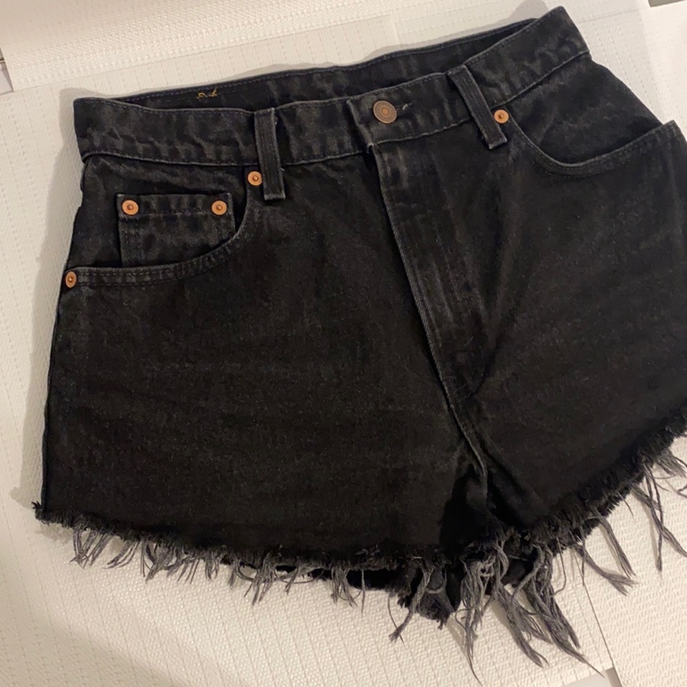 Levi Shorts - Picture 2 of 14